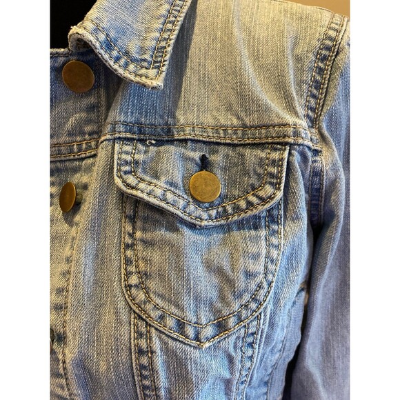 Forever 21 Womens Denim Jacket Cropped Size Medium (measures Small) Faded Look - Picture 3 of 10